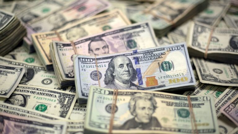 Фондовый рынок США и доллар находятся в ожидании данных об инфляции