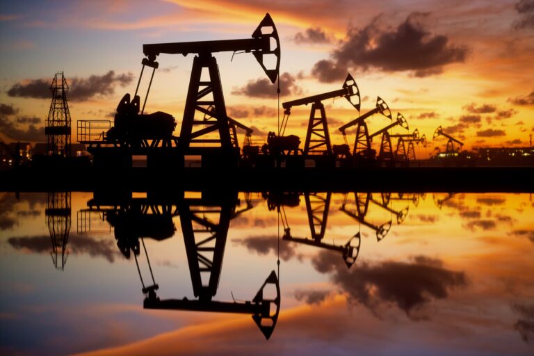 Нефть растёт, но опасения по поводу спроса сохраняются