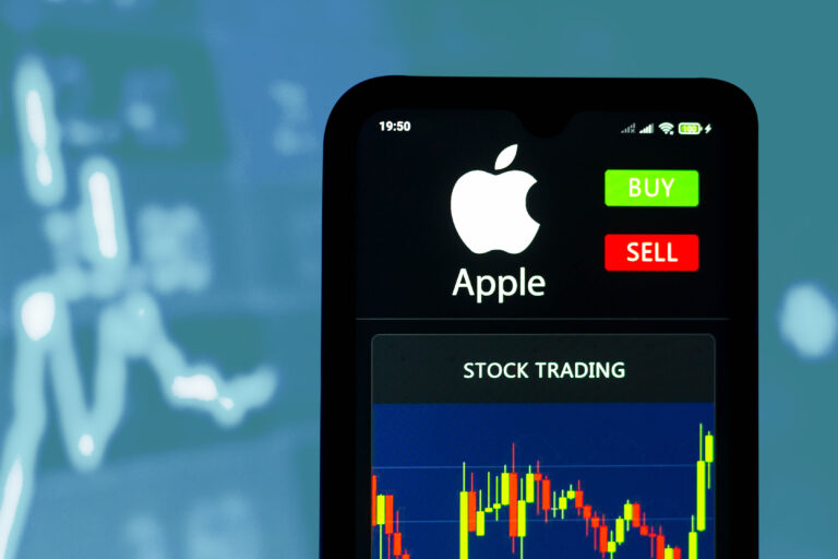 Акции Apple оказывают давление на S&P 500