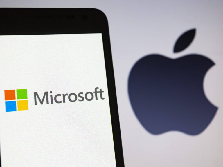 Стоимость акций Microsoft опережает Apple