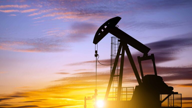 Цена на нефть падает, но трейдеры оптимистичны