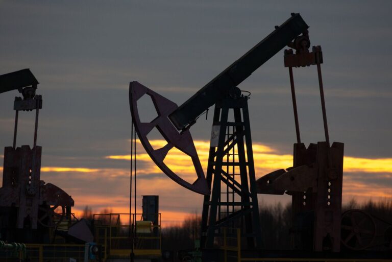 Нефть падает на фоне устойчивой инфляции