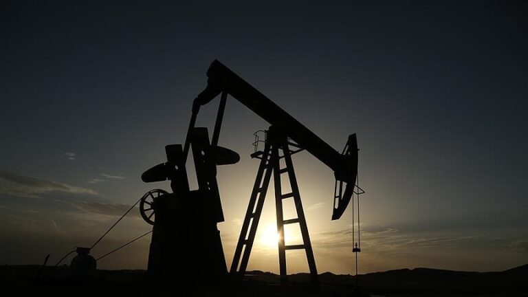 Нефть растет из-за ближневосточных рисков