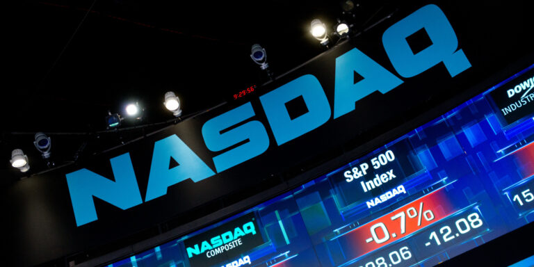 Индексы снизились, Nasdaq под давлением
