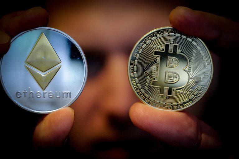 Первые ETF на BTC и ETH дебютировали в Гонконге