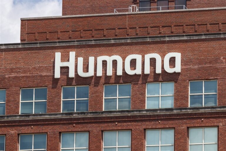 Акции Humana снижаются: в чем причина?