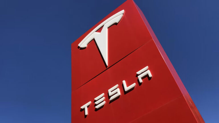 Акции Tesla падают, индексы снижаются