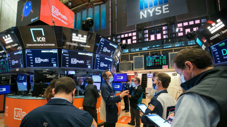 Markets under pressure due to falling tech