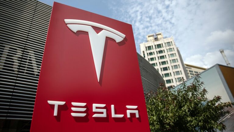 Tesla сокращает производство Model Y в Китае