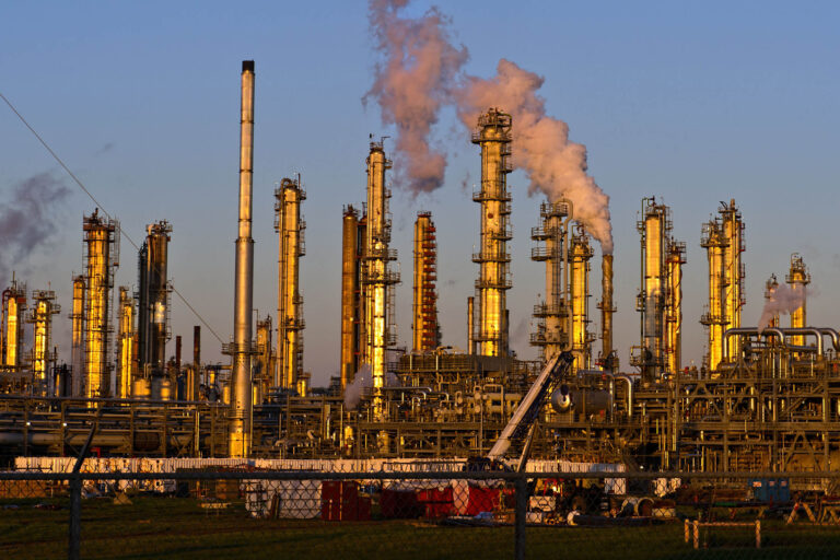Нефть падает на фоне роста американских запасов