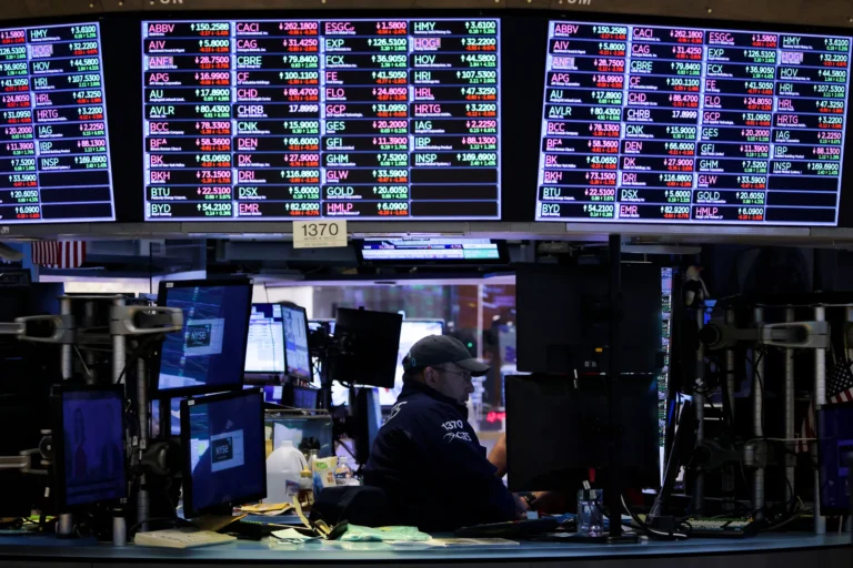 Индекс Nasdaq закрылся выше 17 000