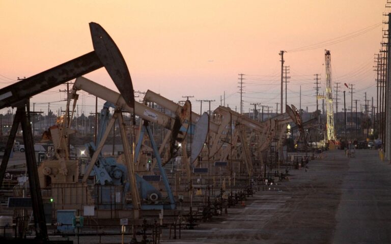 Нефть снижается по итогам данных об инфляции