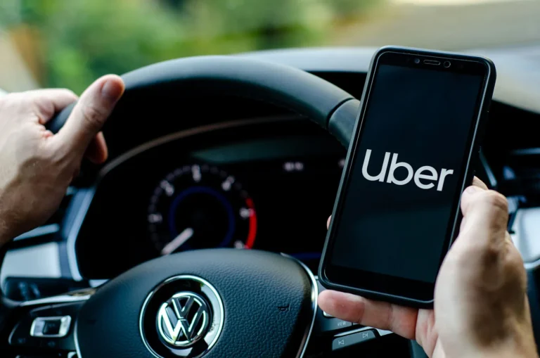 Акции Uber упали на 9% после отчетности