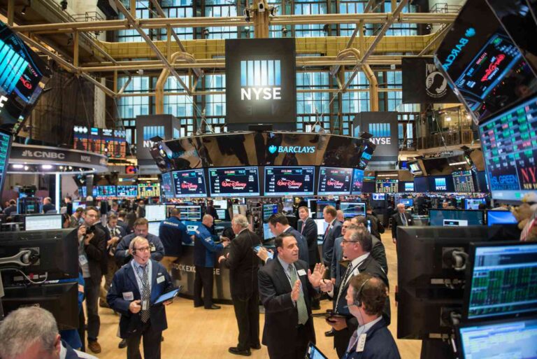 Market closed lower after jobs data