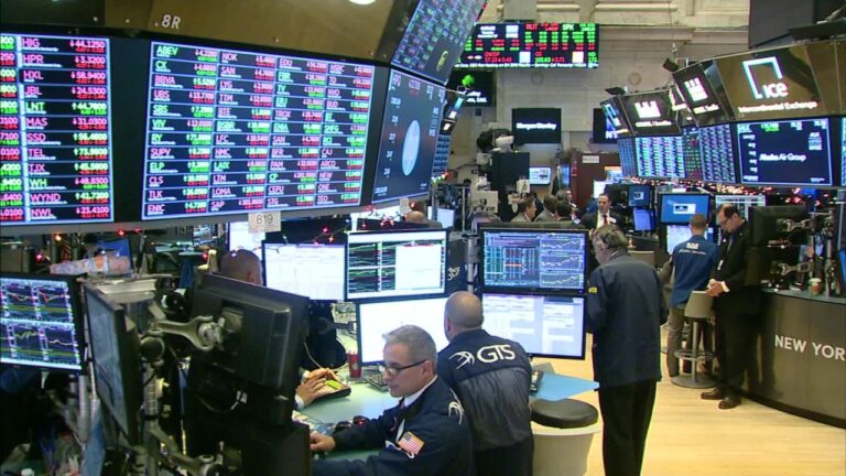 S&P 500 closes slightly higher