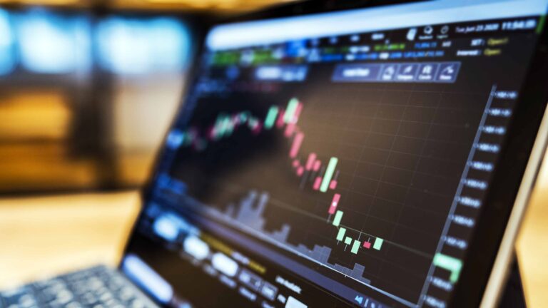 The tech sector lifts global indices up