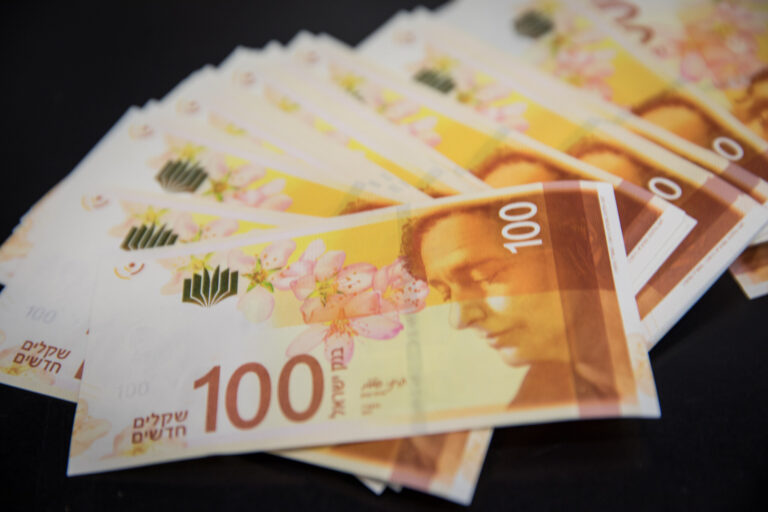 Shekel falls on Iran attack fears