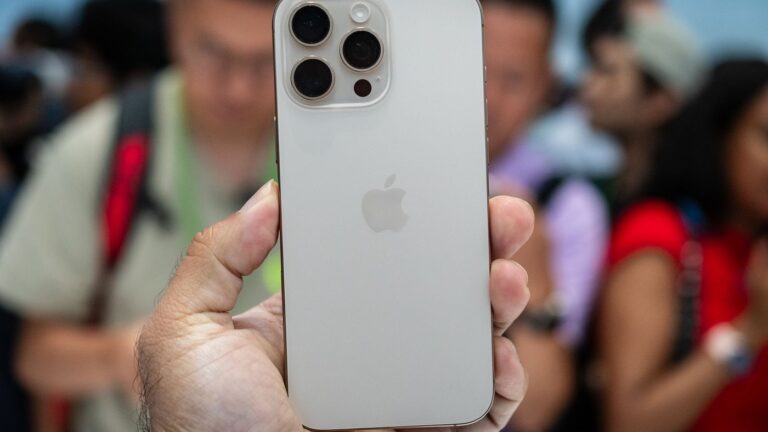 Apple shares fall due to weak demand