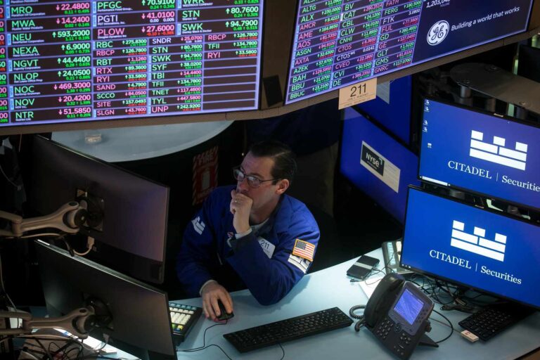 Dow rises due to moderate inflation