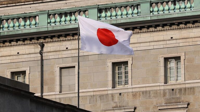 Bank of Japan halts rate hikes