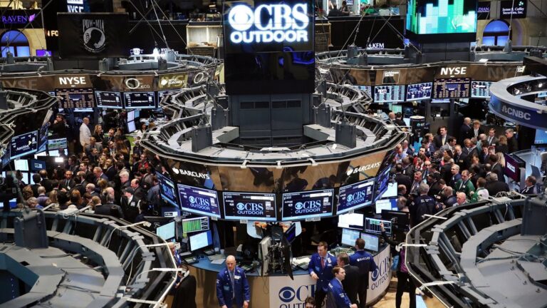 Dow closes at another record high