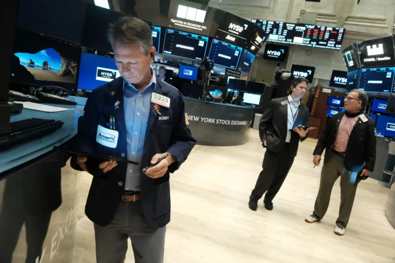 Stocks rise after the Fed minutes