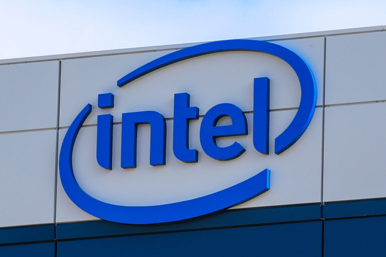 Intel получает грант в размере $7,9 млрд на расширение завода в США