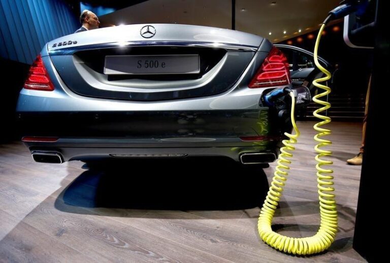 Бернштейн понизил рейтинг акций Mercedes до «рынка» из-за снижения продаж автомобилей класса люкс и электрических моделей