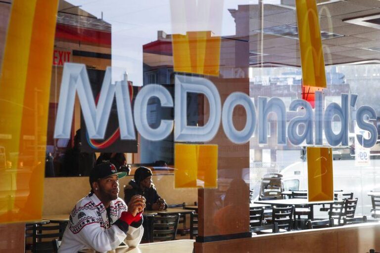 Морган Стенли прогнозирует скромный рост ресторанов и повышает рейтинг Wingstop и Texas Roadhouse