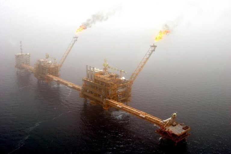 Цены на нефть растут из-за угрозы пошлин в США, но неделя сулит потери