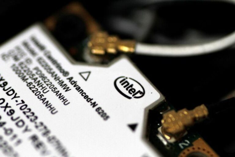 Intel прогнозирует выручку ниже ожиданий в первом квартале