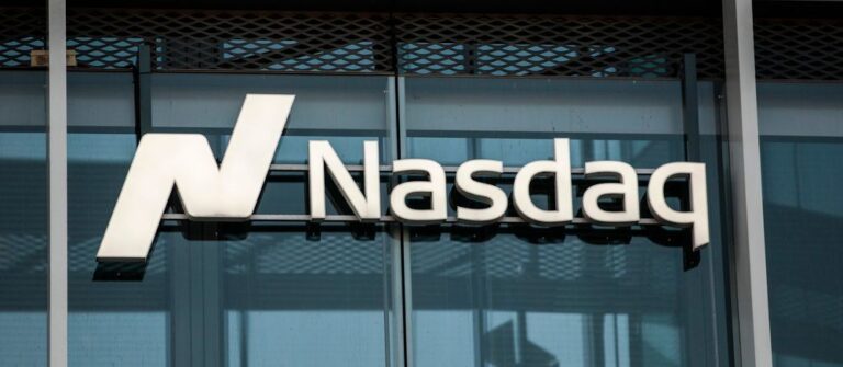 Фьючерсы Nasdaq упали на 5%; технологический сектор испытывает давление со стороны Китая