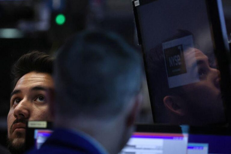 RBC: риск падения S&P 500 на 5-10% из-за тарифной войны Трампа