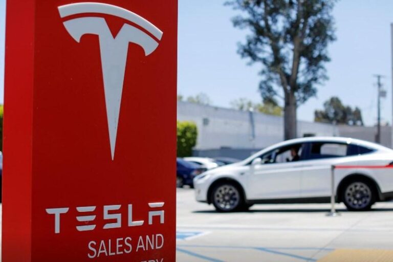 Продажи электромобилей Tesla в Китае упали на 11,5% в январе
