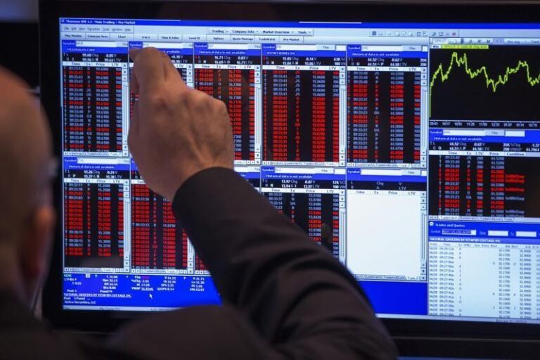 Глава офиса информаторов в США утверждает, что Трамп уволил его незаконно
