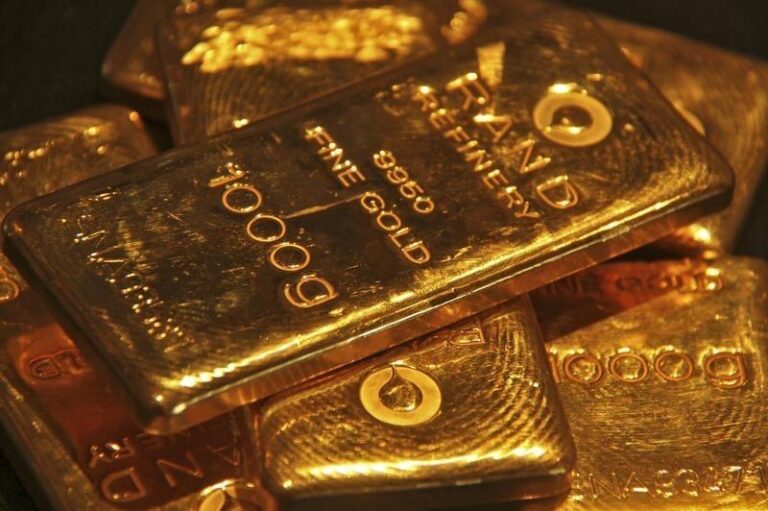 Золото бьет рекорды: цена приближается к 2950 долларов за унцию на фоне неопределенности с тарифами Трампа