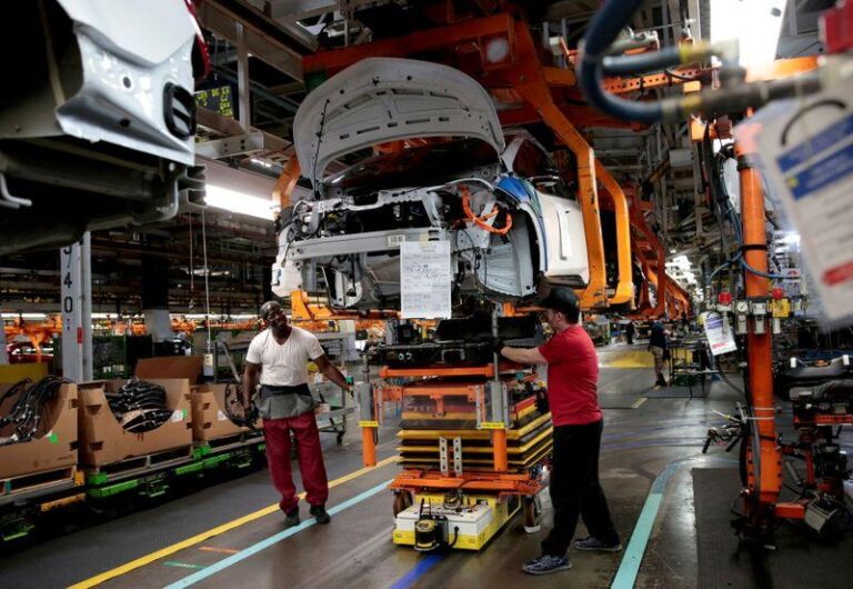 Трамп анонсирует новые тарифы на автомобили и нетарифные меры: что ожидать?