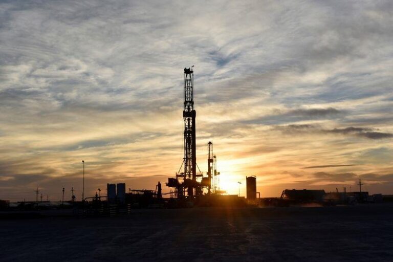 Американские бурильщики увеличили количество нефтяных и газовых вышек третий подряд месяц