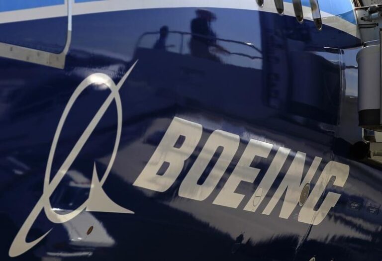 Трамп осматривает Boeing, подчеркивая задержки с новым Air Force One