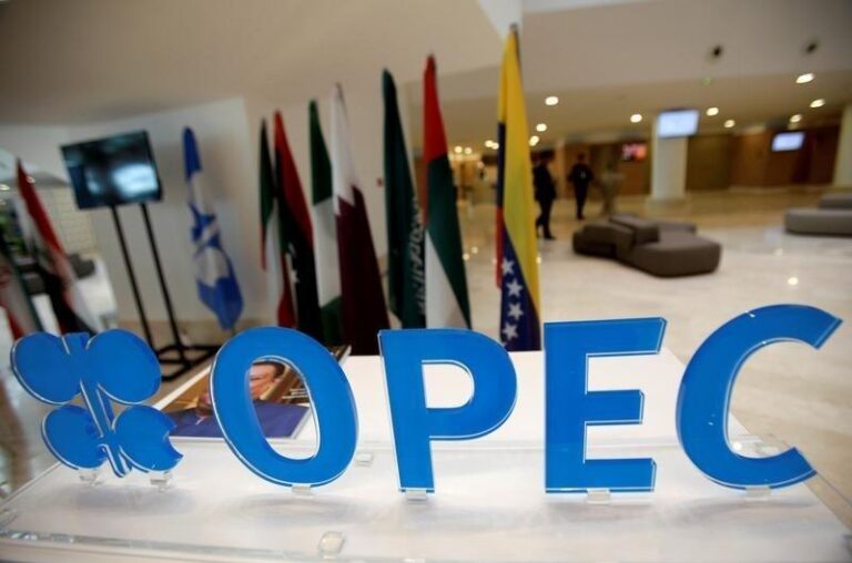 OPEC+ не планирует откладывать повышение объемов нефти в апреле, заявляет Новак
