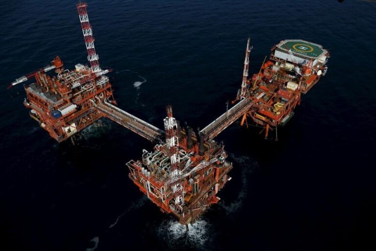Цены на нефть Brent снижаются после роста в связи с атакой на Каспийский нефтеперекачивающий станцию