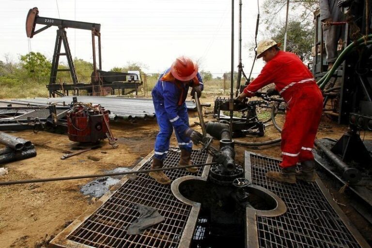 Профсоюз нефтяников Аргентины угрожает забастовкой после увольнений в Halliburton