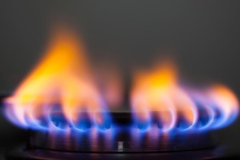 Прогноз увеличения затрат на отопление зимою: рост цен на газ и пропан на 10%