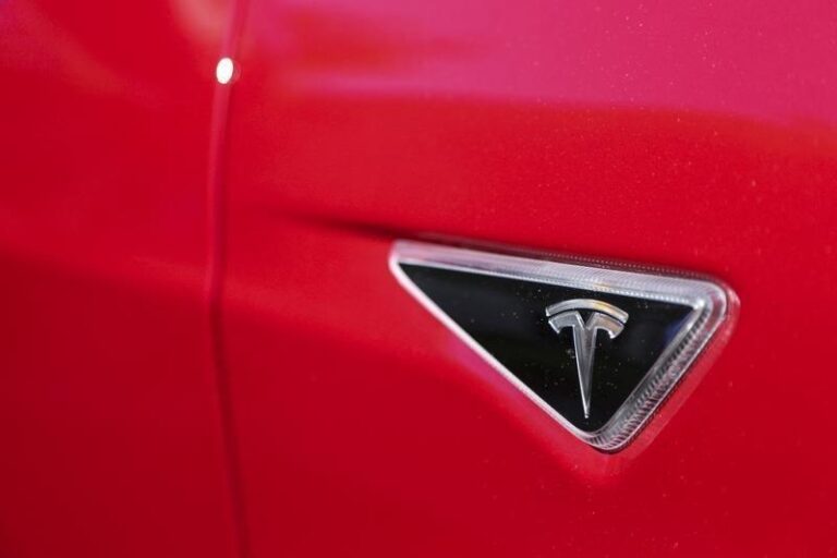Tesla отзывает 380 000 автомобилей в США из-за проблемы с гидроусилителем руля