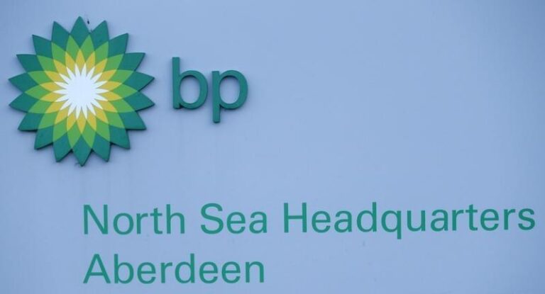 BP увеличит добычу нефти и газа, сократит вложения в чистую энергию