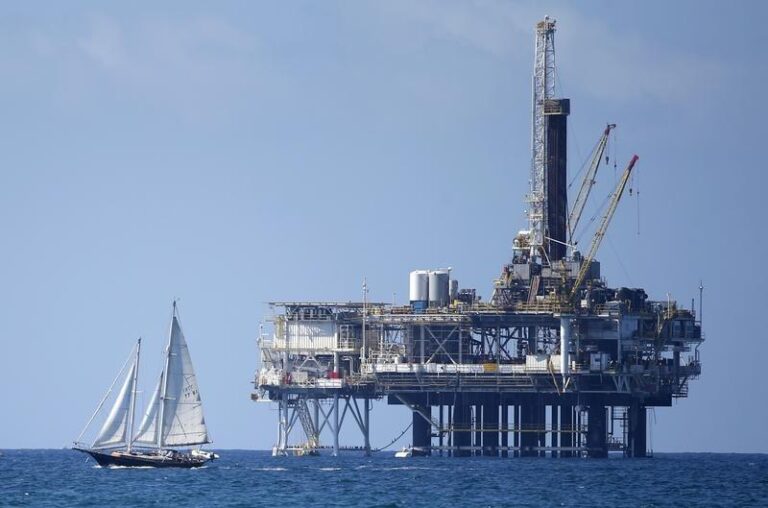 Цены на нефть растут после двухмесячного минимума из-за отмены лицензии Chevron в Венесуэле
