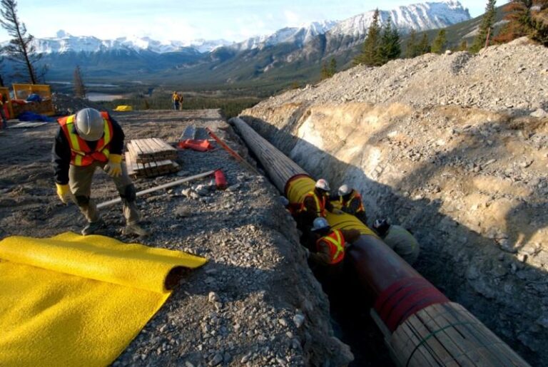 Барклис повышает рейтинг Kinder Morgan на фоне роста спроса на природный газ