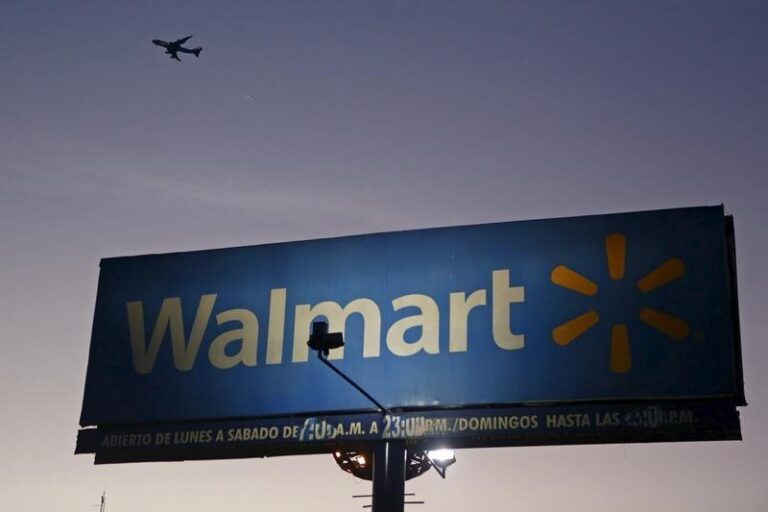 Walmart требует от китайских поставщиков снижения цен из-за тарифов Трампа