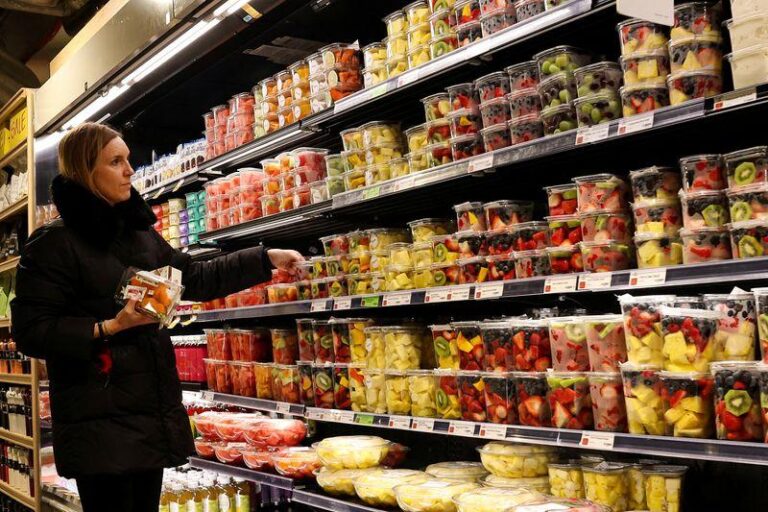 United Natural Foods повышает прогноз на год: второй квартал превзошел ожидания, акции растут