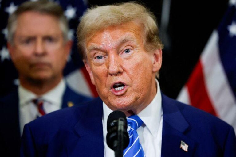 Трамп и Робертс: две стороны судебной системы США под давлением